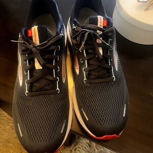Brooks Black Athletic Shoes never worn new w/o tags